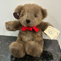Ganz Heritage Collection sitting bear with red bow. Vintage 1985. Size 11” 