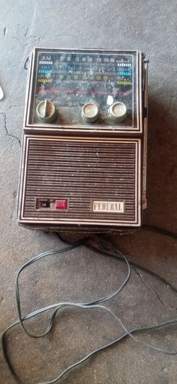 Vintage Antique Federal Solid State radio Model 73  AM/FM/AFC super clean