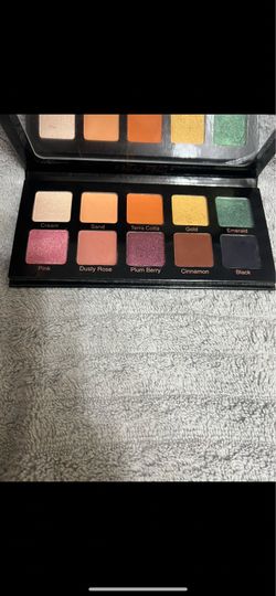 Essentials Eye Shadow Palette