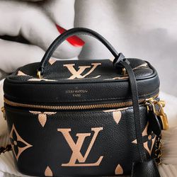 Louis Vuitton Vanity Pm Black for Sale in Brooklyn, NY - OfferUp