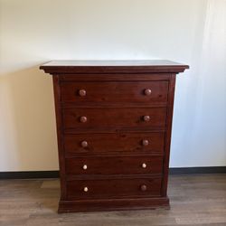 Dresser