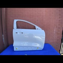 2020-2021-2022 Ford Escape Front Door RH