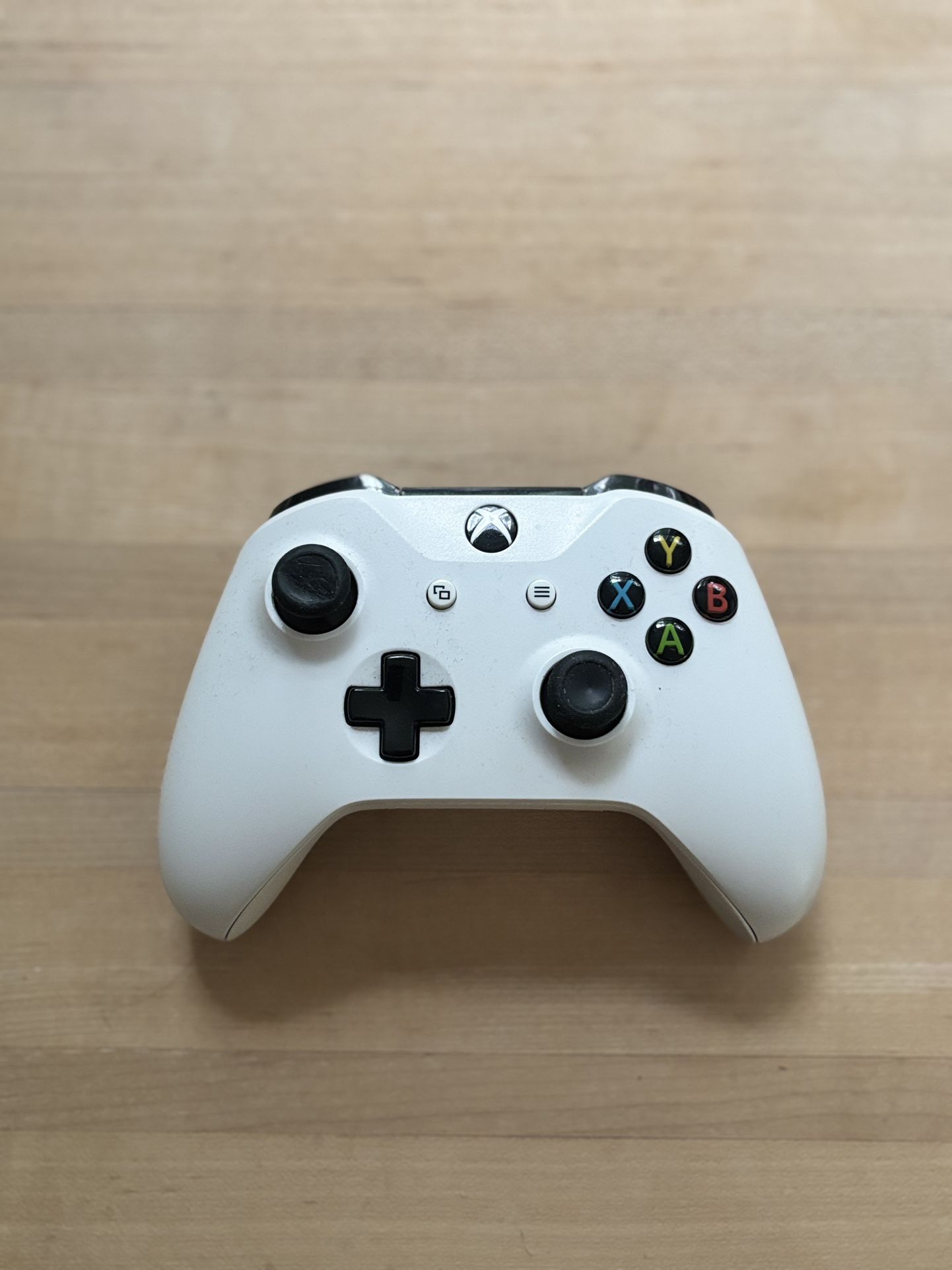 Xbox One Wireless Controller 1708 White (Missing Back-piece)