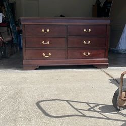 Dresser