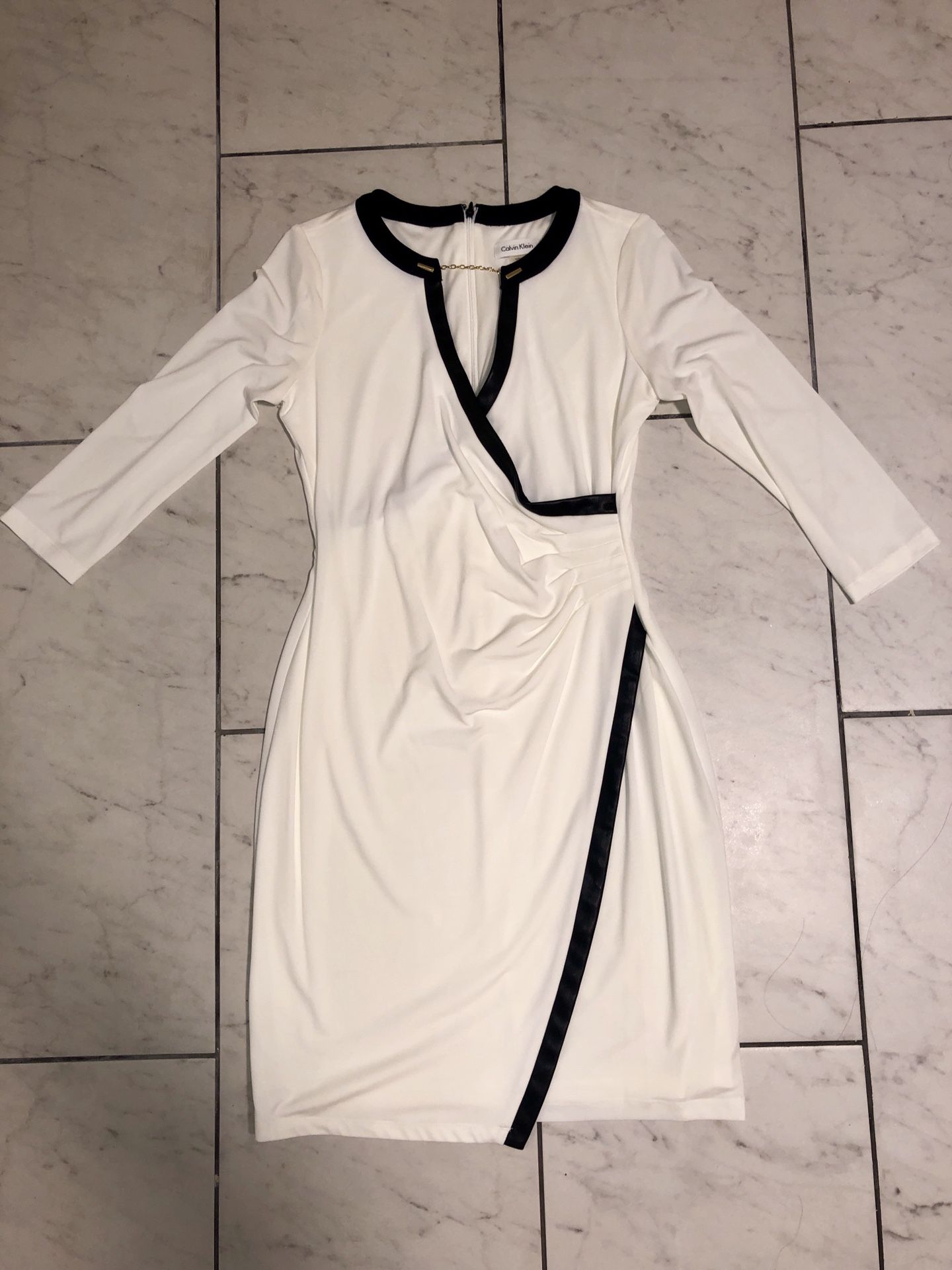 !MUST GO GIVE ME YOUR BEST OFFER! White dress (CALVIN KLIEN) size 6 BRAND NEW