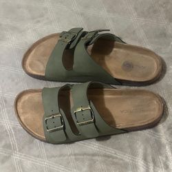 Used Sandals 
