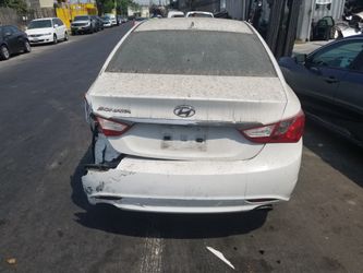 Hyundai Sonata Sedan FWD 2011 Parts Out
