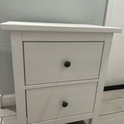 🪑 White 2-Drawer Nightstand / End Table – Modern & Clean Look