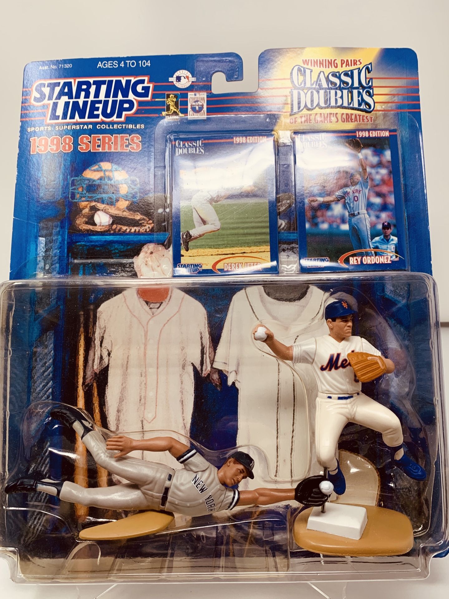 Vintage New York Yankee Great and Hall of Famer Derek Jeter and Former New York Met Rey Ordonez STARTING LINEUP ACTION FIGURES 2 PACK [Brand New]