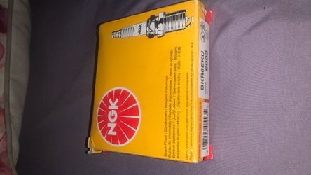 NGK BKR6EKU Spark Plugs Box
