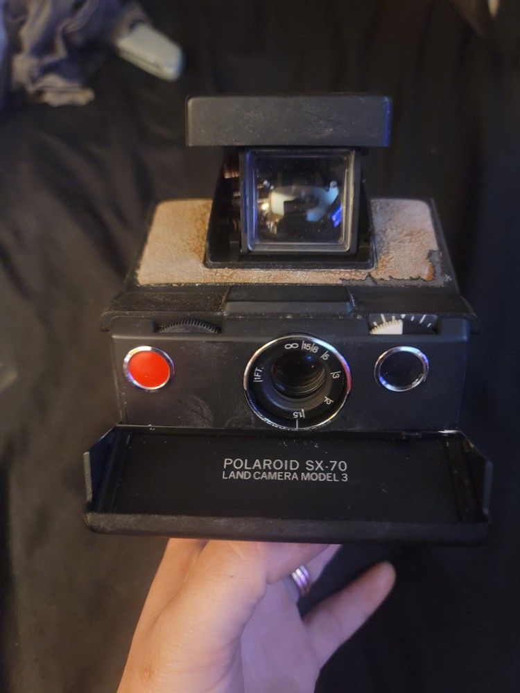 Vintage Polaroid SX-70 Model 3 And Leather Case