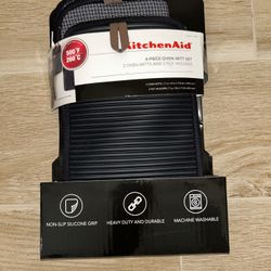 KitchenAid Kitchen Mitt Non Stick Silicone Resistant to 500 Degrees 4 Pack Set Black