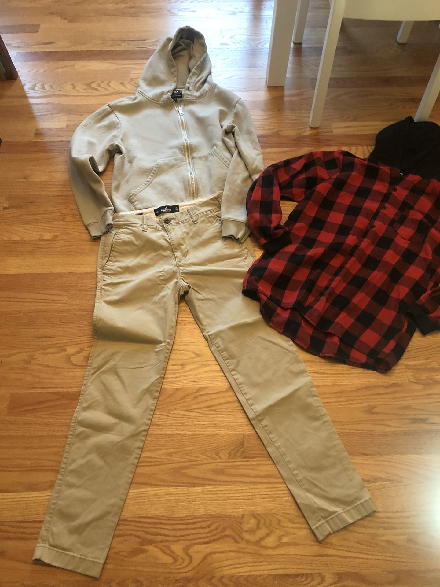 Bundle Of Clothes Size L Youths. Pants  Hollister Size W 28 L 30 Color Khaki. 