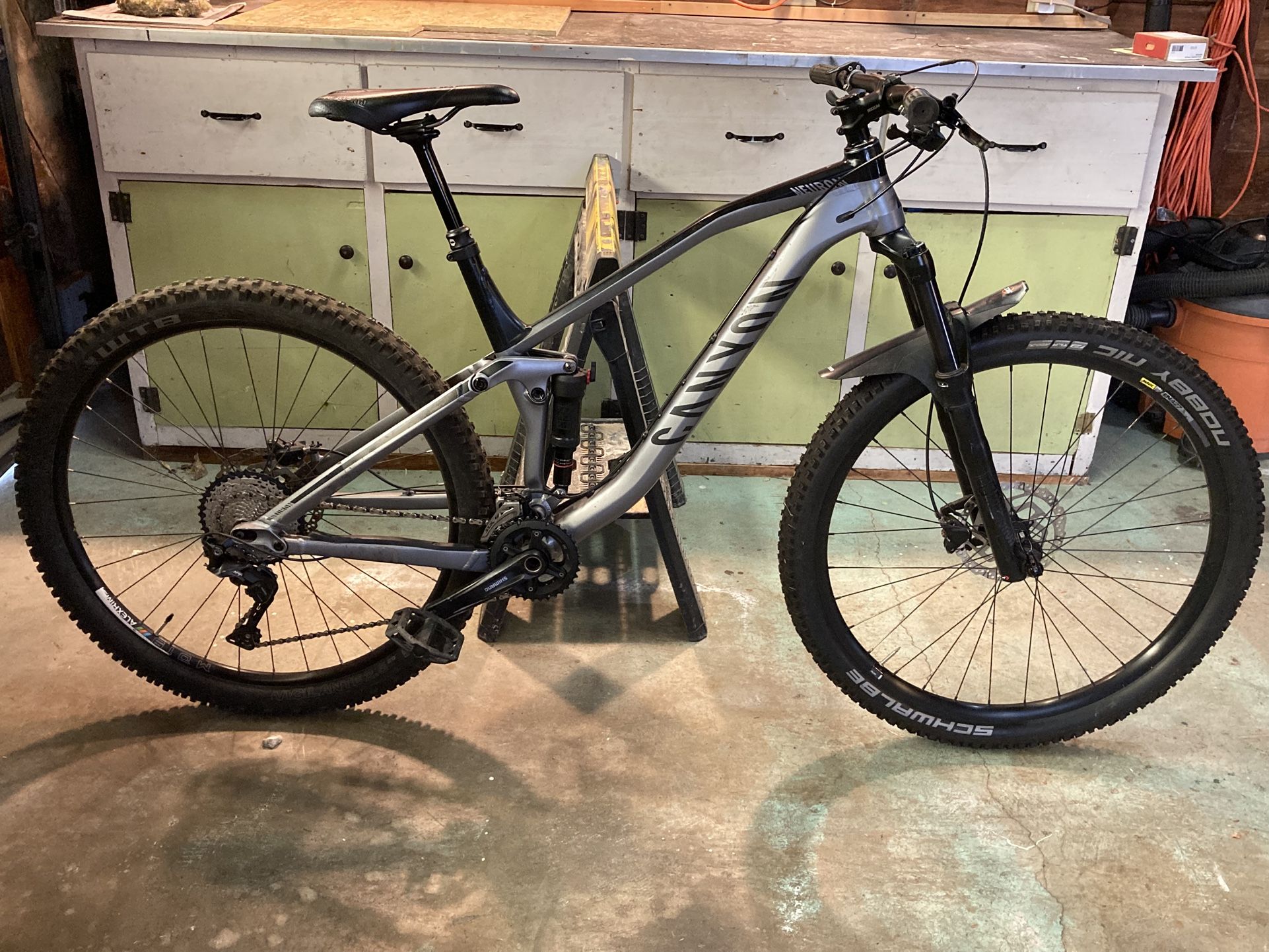 29” Mountain Bike - 2019 Canyon Neuron AL 6.0 Full suspension dropper seat (medium)