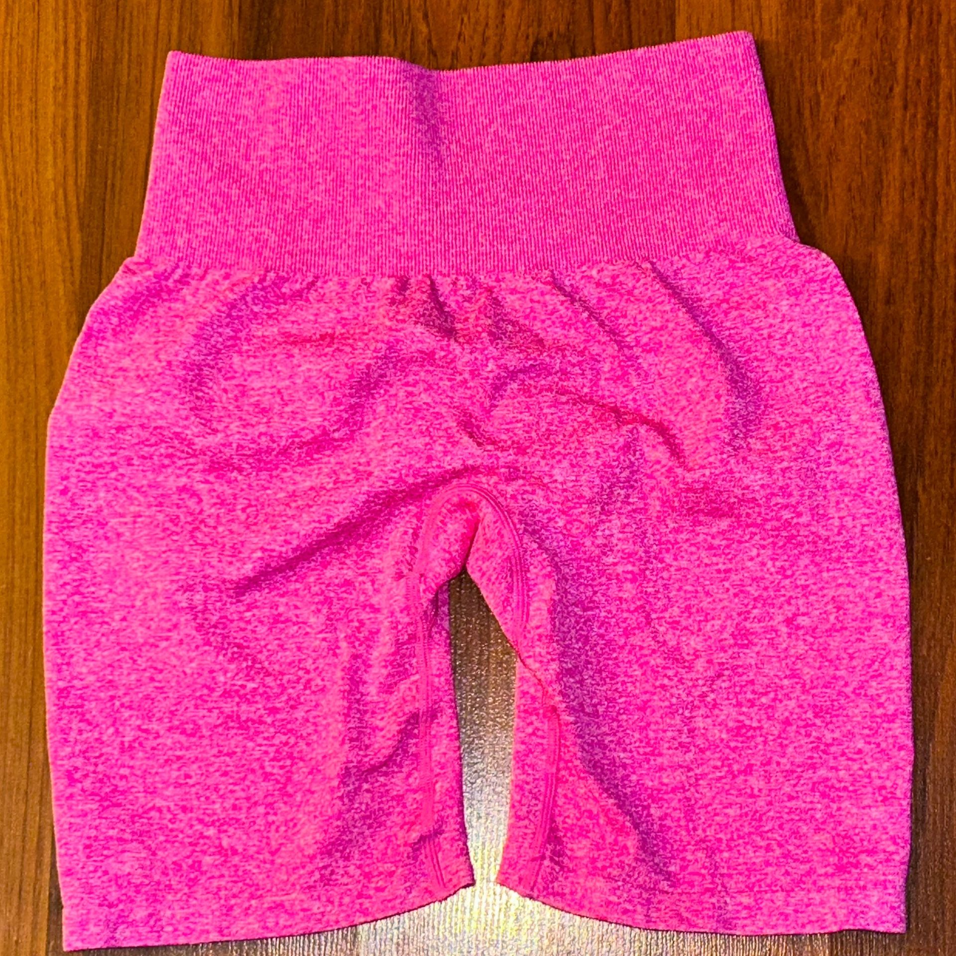 NVGTN Women’s Scrunch Seamless Bright Pink Shorts Size Small
