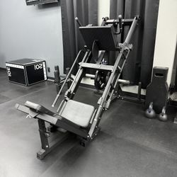 Leg press/ Hack Squat machine