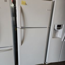 Frigidaire White New Scratch And Dent 20cf Top Freezer Fridge 