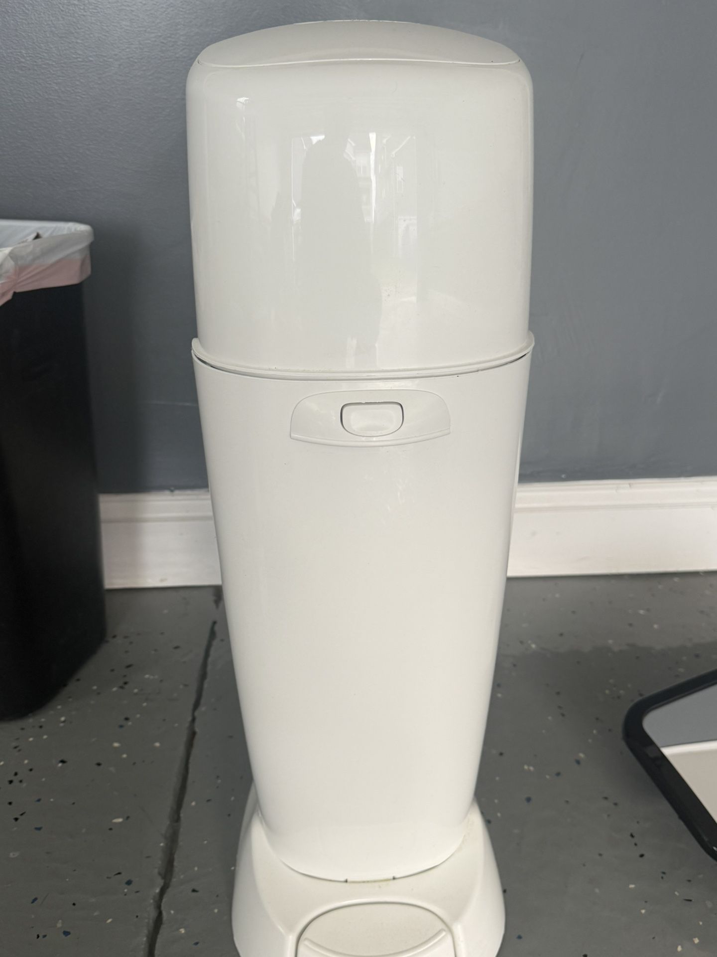 Free Baby stuff (Diaper Genie, Rear Mirror)