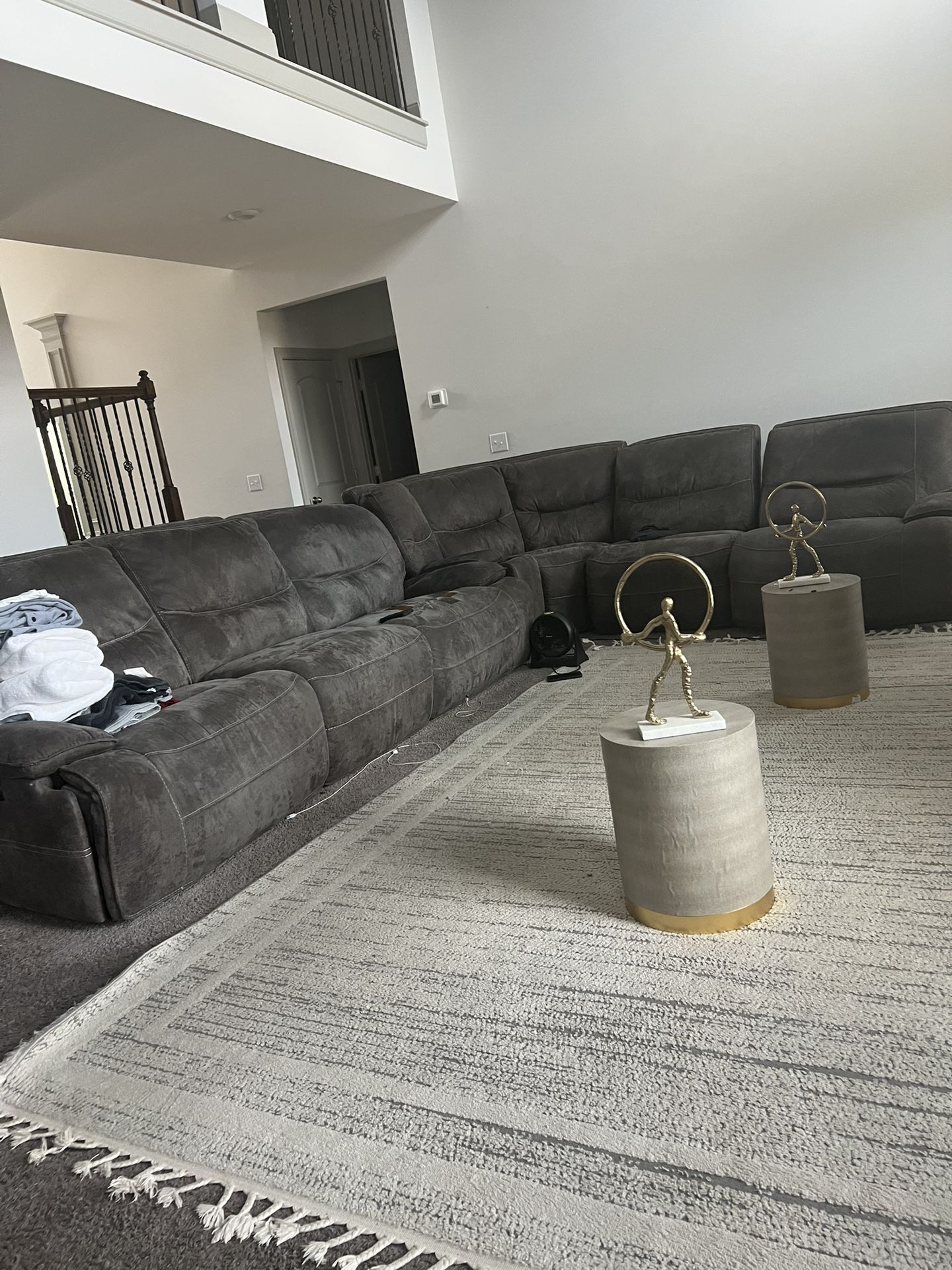 Big Sectional/ Good Condition