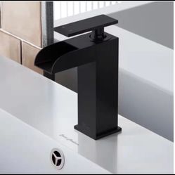 Swiss Madison Concorde Single-Handle Single-Hole Bathroom Faucet in Matte Black