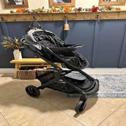 nature only Brand-New Stroller – Safe, Stylish, and Ready for Adventures