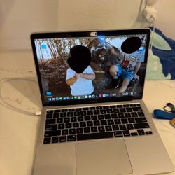 MACBOOK AIR 13”