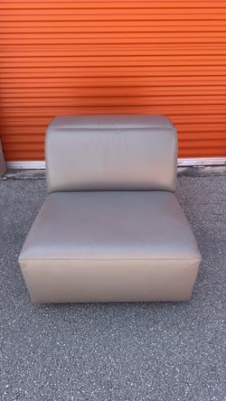 SELLING ONE SPARE SEAT for SOFA by NATUZZI ITALIA - REAL LEATHER - delivery is negotiable
