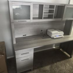 Bush Furniture Somerset 72"W Office Desk with Drawers and Hutch 