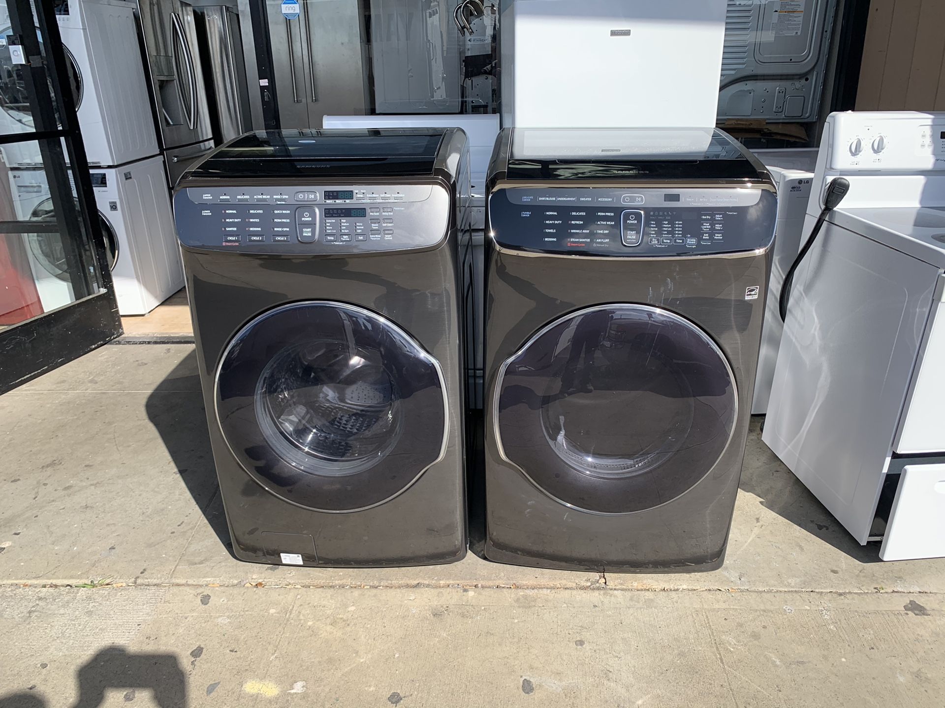 Samsung FlexWash 5.5 Total-cu ft High Efficiency Front-Load Washer (Black Stainless Steel) ENERGY STAR & Gas Dryer