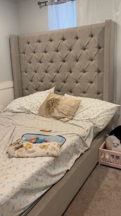 Bed frame queen