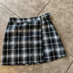 Brandy Melville - plaid belted skirt 