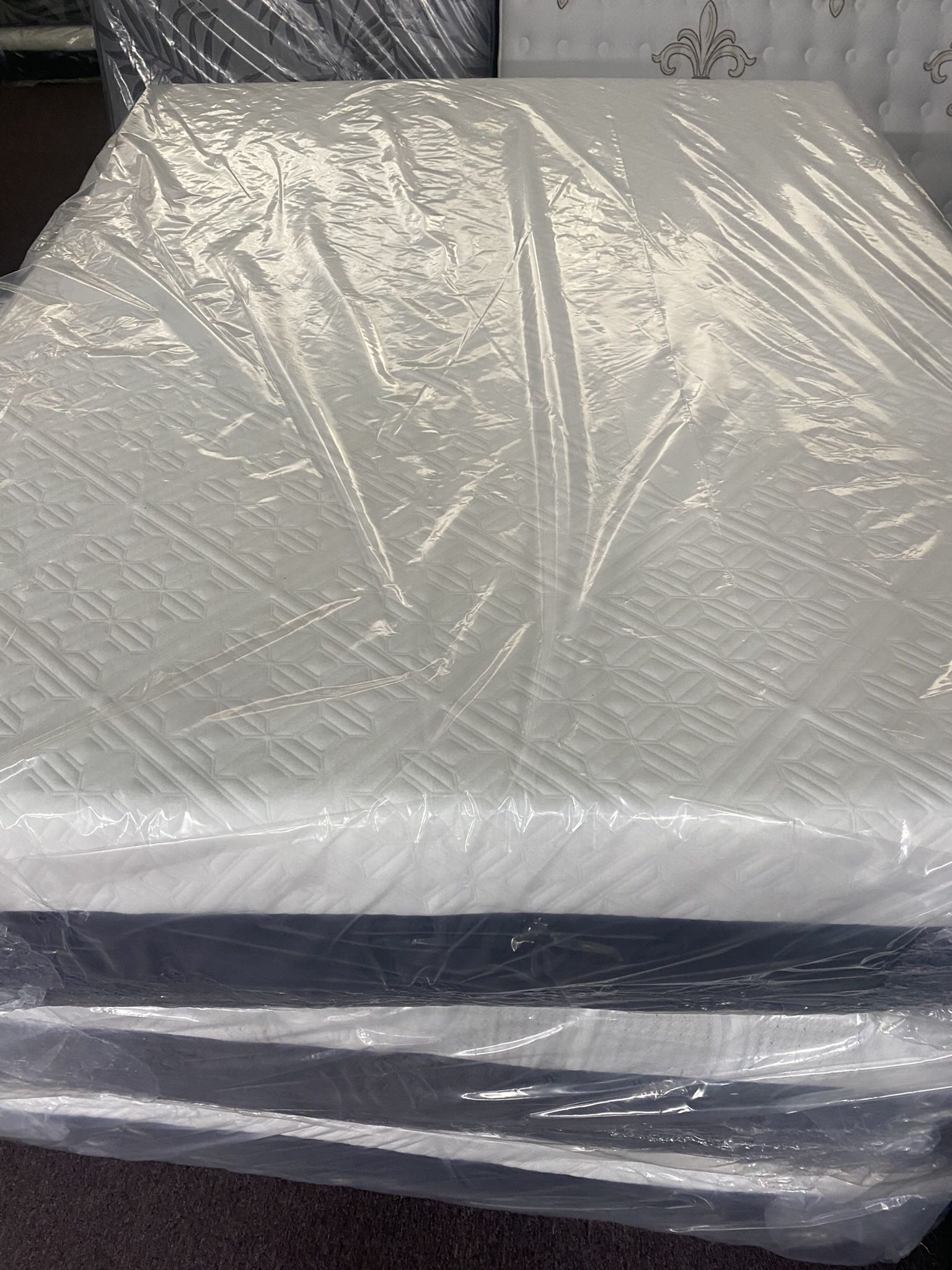 Mattress box spring available in full size twin size queen size and king size orthopedic memory foam pillow top hybrid metal frame also available deli