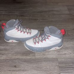 Jordan 9s Size:9.5