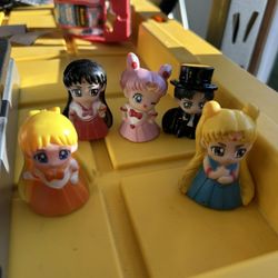 Vintage LOT 5 Unbranded 2” Sailor Moon plastic figures as is condition