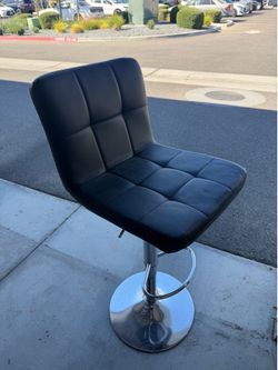 2 Barstools