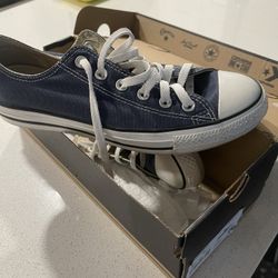 Converse Size 9 Women’s 7 Men’s 