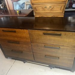DRESSER  6  DRAWERS 