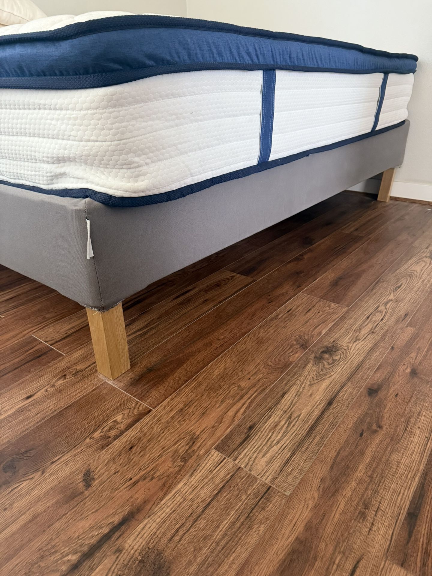 Queen bed platform