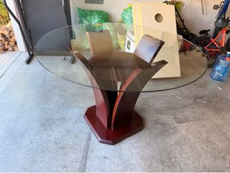 Beautiful Round Glass Dinning Table $180 OBO