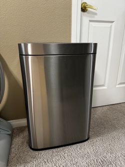 Motion sensor trash can
