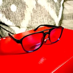 💥🔥UNISEX POLARIZED UVA-UVB LENS PROTECTION SUNGLASSES(💯%BRAND NEW!! Never used)(great SHAPE & CONDITION:10/10)