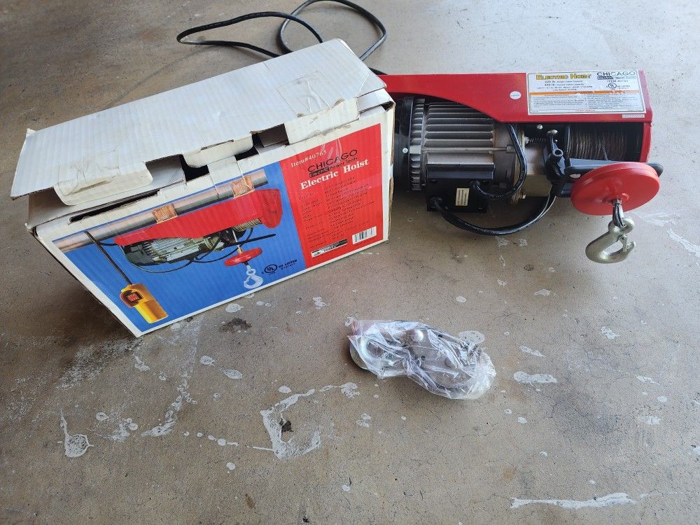 CHICAGO Electric Hoist With Remote