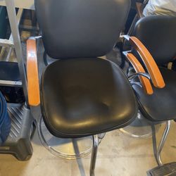Two Salon Chairs (hydraulic Doesn’t Works) $ 100.00 For Both 