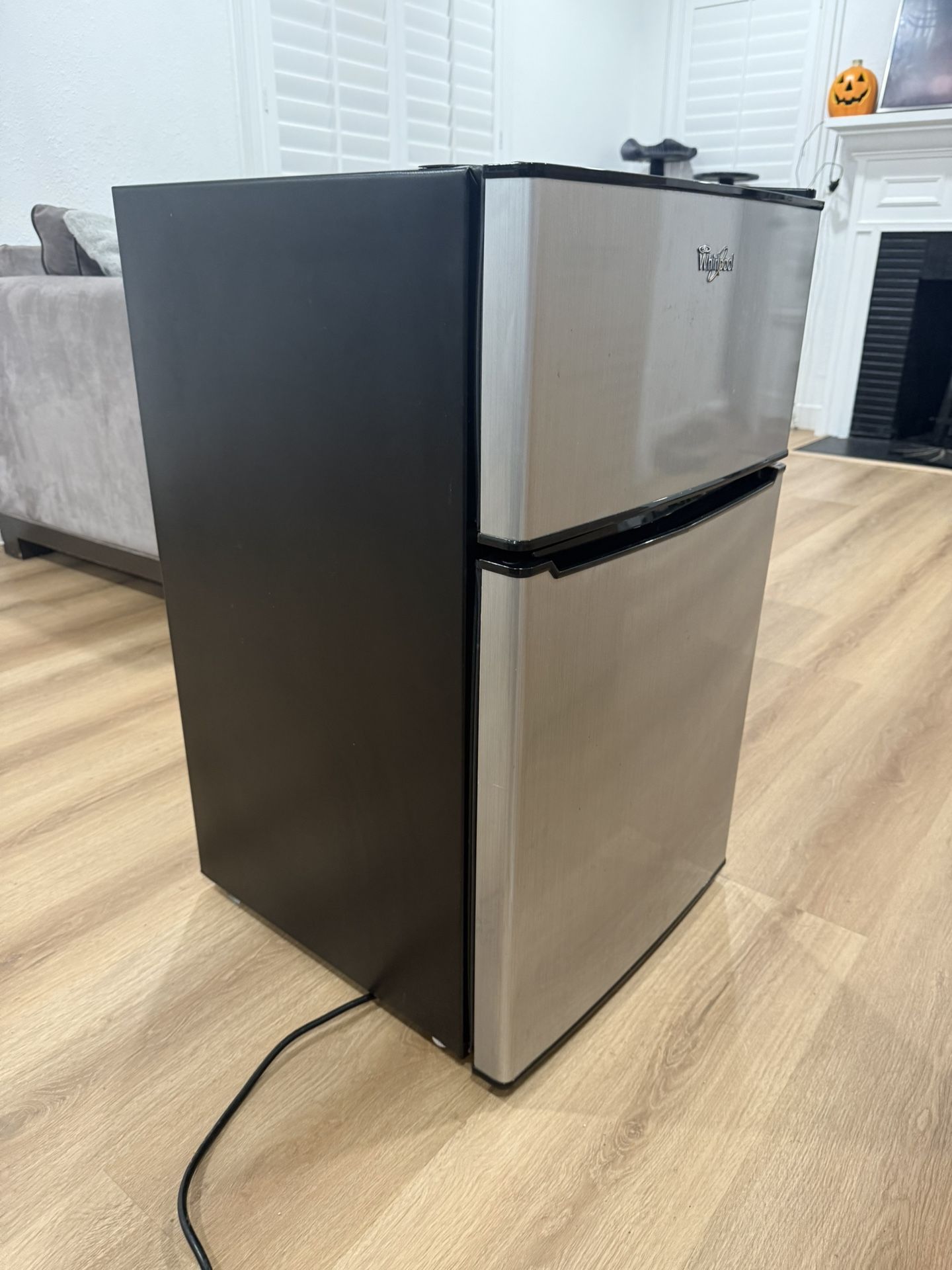 Whirlpool Mini Refrigerator 3yrs w/freezer