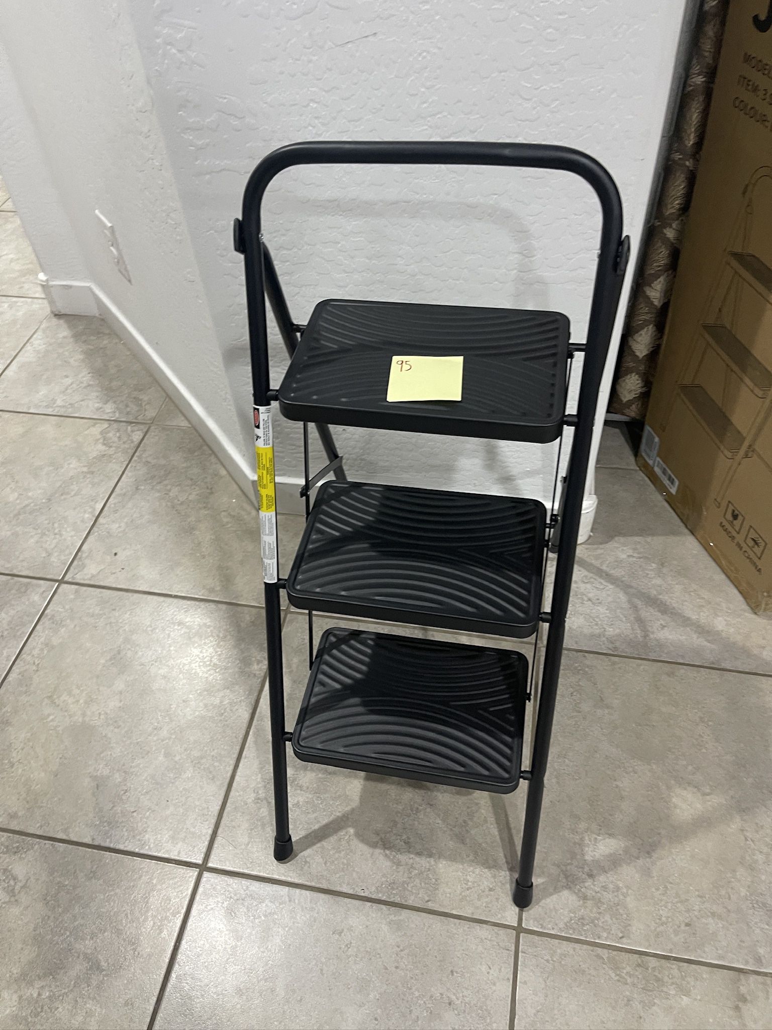 3 step ladder - 330 lbs capacity - new 