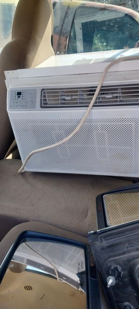 WINDOW AC UNIT
