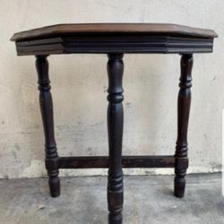 ANTIQUE TABLE