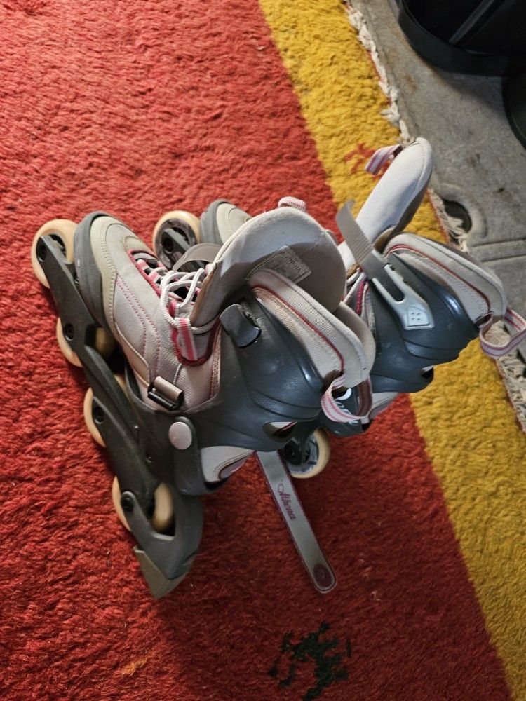 Skate Shoes Size 9 With Skating Book