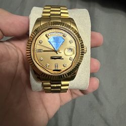 Men’s gold watch iykyk