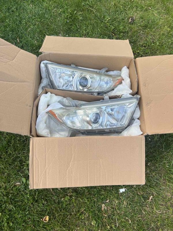 2011 - 2013 Original Toyota Highlander Headlights